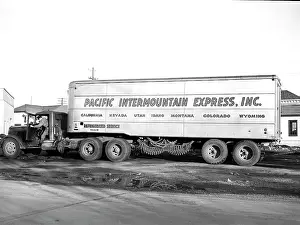 Interstate: Truck - transportation - freight - cargo