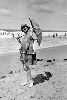 Sylt: Trude Hesterberg on the beach, 1922