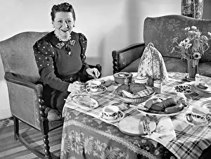 Trude: Trude Hesterberg during the breakfast, 1937