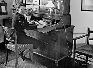 Trude: Trude Hesterberg at the desk, 1937