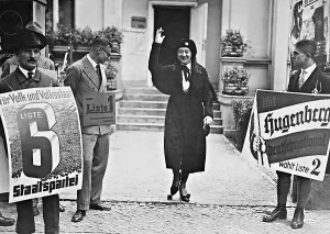 Trude: Trude Hesterberg in front of a polling station, 1932
