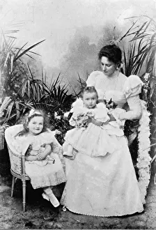 Tsaritsa: The Tsaritsa Alexandra with her two eldest daughters