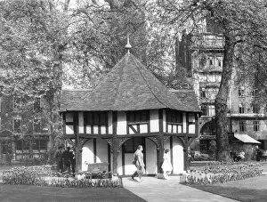 Summerhouse: TUDOR SUMMERHOUSE