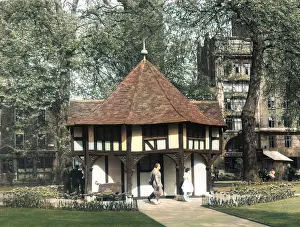 Summerhouse: TUDOR SUMMERHOUSE