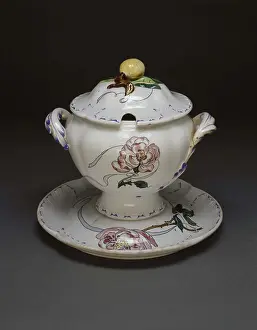 Spout: Tureen, flowers and ribbons service