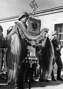 Francos: Turkish crescent of the military band of the