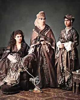 Turk: Turkish women and hookah