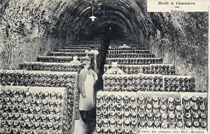 Chandon: TURNING MOET BOTTLES