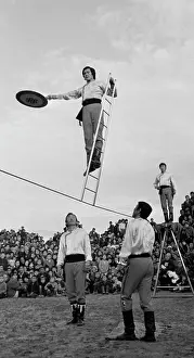 Tuvinian: Tuvan jugglers and equilibrists troupe