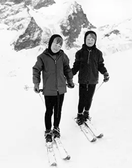 Skiis: TWIN SKIERS