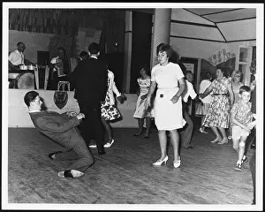 Accordion: TWISTING IN A HALL