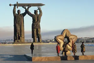 Magnitogorsk: Tyl - Frontu monument in Magnitogorsk, 1982
