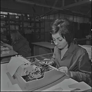 Mechanisms: Typewriter Consul, Marta Travnickova, mechanic