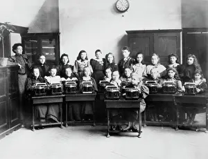 Typewriting: Typewriting class 1895
