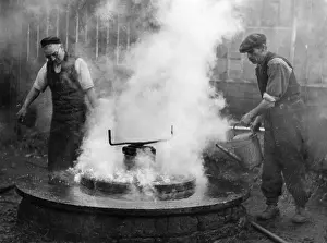 Wheelwright: TYRING A WHEEL