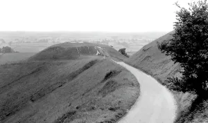 Uffington: Uffington, Dragon's Hill c1960
