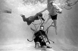 Escapologist: Underwater escapologist