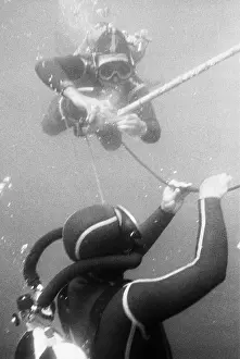 Divers: Underwater Experiment