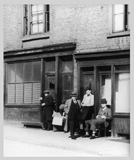 Farringdon: UNEMPLOYED MEN