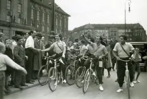 Gibraltar: The unemployed men before the Friedenau city