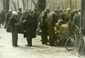 Helmuth: Unemployed in a park in Munich, 1929-1932