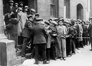 Queuing: Unemployed people in front of a support office