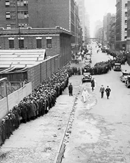 Hundreds: Unemployed queue for a job, 1932