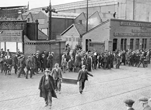 Abandonment: Unemployed workers leave the shipyard in Clydebank, 1931
