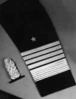 Epaulette: Uniform details