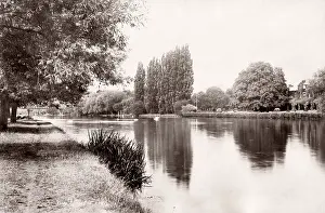 Stree: United Kingdom - River Thames at Bourne End