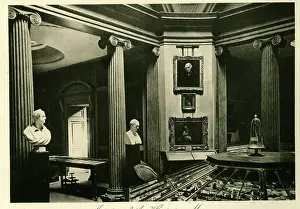 Busts: University of Glasgow - Interior of the Hunterian Museum
