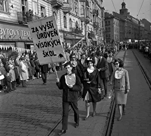 Manifest: University students - protesting