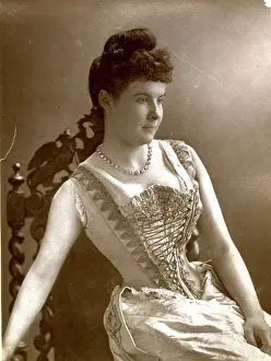 Neckline: Unknown Victorian actress