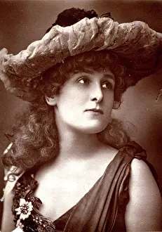 Neckline: Unknown Victorian actress