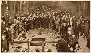 Queueing: Unknown Warrior - Buried in Westminster Abbey