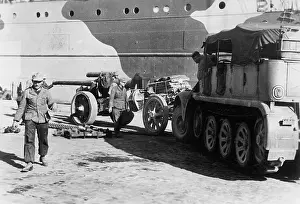 Tunis: Unloading artillery in Tunis, 1942