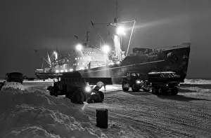 Okrug: Unloading of Gizhina motor ship, 1979