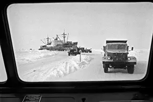Okrug: Unloading of Gizhina motor ship, 1979