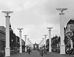 Pylons: Unter den Linden, 1937