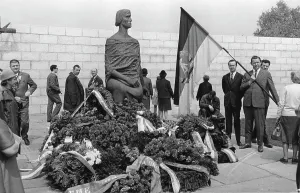 Mauthausen: The unveiling of a monument of the German