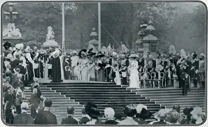 Unveiling Queen Victoria's Monument