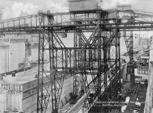 Miraflores: Upper and lower locks, showing chamber cranes