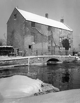 Nene: UPTON MILL IN WINTER