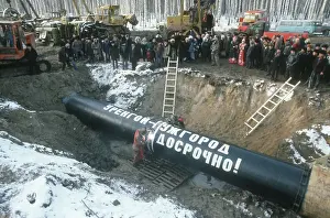 Pipeline: Urengoy-Uzhgorod pipeline under construction, 1982