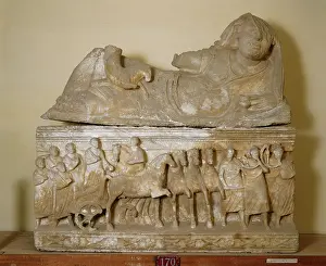 Volterra: Urn with human figure laid