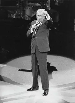 Tuxedoes: The US-American singer Frank Sinatra