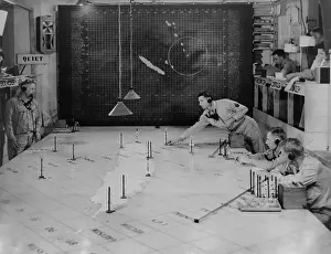Lcgr1312: U.S. Army Signal Corps using radar plotting board