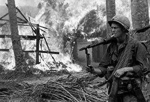 A U.S. Army soldier stands with his M60 machine