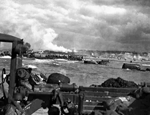 Lcgr1402: U.S. landing craft approaching Omaha Beach in