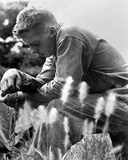 Entrenched: U.S. Marine in prayer for the safety of himself